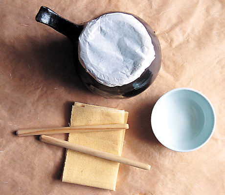 포토 JPG 그릇 재료 주전자 실내 사람없음 하이앵글 약 한의학 약재 한약재 대접 막대기 사발 한약 천 원료 한의원 한약방 약탕기 약짜기 국내포토 식기 뷰포인트 의학 주방용품 병원 내부 직물 사기그릇 짜기 파일형식