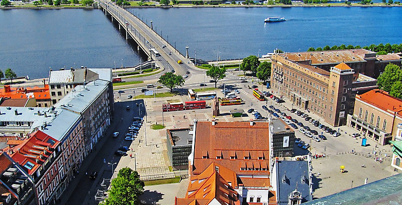 포토 JPG 해외이미지 유럽 여행 건축양식 교통시설 거리 주택 파노라마 풍경 사람없음 야외 물 여름 도시풍경 조각상 도시 역사 정사각형 라트비아 리가 수평선 해외202004 해외202105 해외포토 자연요소 도형 계절 건축 나라 교통 촬영기법 북유럽 건물 조형물 시설 파일형식