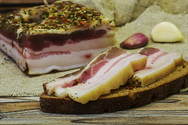 포토 JPG 해외이미지 빵 마늘 사람없음 조미료 베이컨 절임 나무배경 해외포토 음식 백그라운드 채소 돼지고기 향미료 파일형식