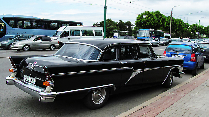 포토 JPG 해외이미지 도로 자동차 거리 사람없음 전시 도시 개울 역사 방향 러시아 고물 길가 소비에트 옛날 국경 해외202105 해외포토 유럽 길 육상교통 교통시설 강 파일형식