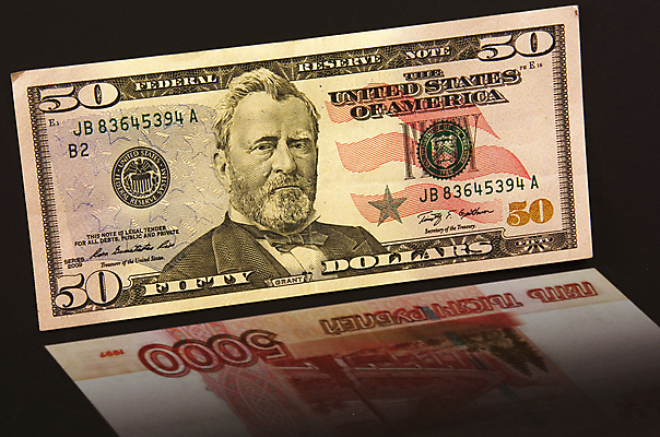 포토 JPG 해외이미지 종이 백그라운드 돈 비즈니스 사람없음 금융 반사 검은색 쪽지 변화 러시아 5 루블 승인 해외202105 해외포토 유럽 컬러 컨셉 경제 숫자 재산 파일형식