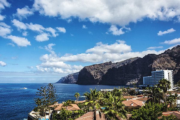 포토 JPG 해외이미지 구름 무료이미지 계절 바다 섬 여행 하늘 주택 따뜻함 풍경 사람없음 건물 물 여름 여행객 마을 맑음 스페인 크루즈 그림 멀리 대서양 로스앤젤레스 해외202105 해외포토 자연요소 건축물 유럽 배_교통 날씨 사람 미국 파일형식