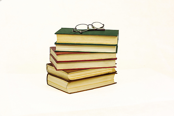 포토 JPG 해외이미지 교육 종이 문화 안경 과학 백그라운드 컨셉 학교 유리 추상 프레임 이야기 미술 사람없음 책 빨간색 초록색 학습 스터디 독서 갈색 쌓기 덮개 흰색 역사 도서관 읽기 교과서 준비 대학교 복고 문학 페이지 시트 거짓말 고립 고물 옛날 해외202105 해외포토 잡화 컬러 무늬 모션 재질 문화예술 교재 뚜껑 파일형식