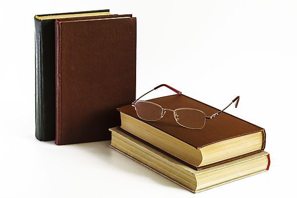 포토 JPG 해외이미지 무료이미지 교육 종이 문화 안경 과학 백그라운드 컨셉 학교 유리 추상 프레임 미술 사람없음 책 학습 독서 쌓기 덮개 흰색 가르침 역사 도서관 볼륨 교과서 대학교 복고 문학 페이지 고립 고물 옛날 해외202105 해외포토 잡화 컬러 무늬 모션 재질 문화예술 교재 뚜껑 파일형식