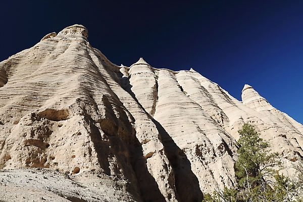 포토 JPG 해외이미지 모양 모래 산 멕시코 건조 텐트 풍경 사람없음 파란색 컬러풀 운동 골짜기 절벽 하이킹 사막 바위 흰색 부식 피라미드 좁은 사암 원뿔 목각 천연기념물 강렬 뉴멕시코 서쪽 전국 절정 흥미 해외202105 해외포토 도형 건축물 컬러 컨셉 북아메리카 자연 레저 건강 캠핑도구 돌_바위 방향 랜드마크 파일형식