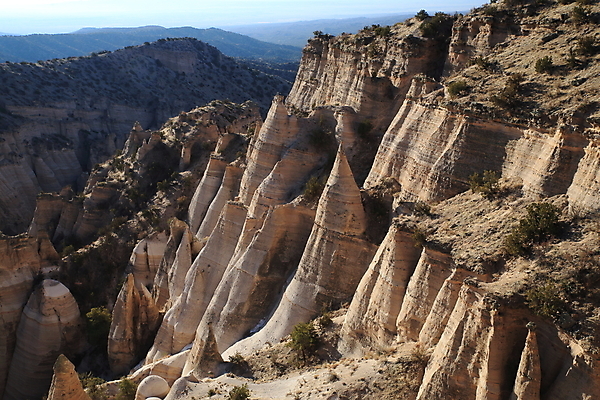 포토 JPG 해외이미지 모양 모래 산 멕시코 건조 텐트 풍경 사람없음 파란색 컬러풀 운동 골짜기 절벽 하이킹 사막 바위 흰색 부식 피라미드 좁은 사암 원뿔 목각 천연기념물 강렬 뉴멕시코 서쪽 전국 절정 흥미 해외202105 해외포토 도형 건축물 컬러 컨셉 북아메리카 자연 레저 건강 캠핑도구 돌_바위 방향 랜드마크 파일형식