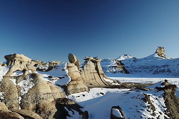포토 JPG 해외이미지 구름 여행 자연 벽지 하늘 건조 풍경 사람없음 야외 가로 빨간색 컬러풀 검은색 미국 버섯 침묵 고요 황혼 하이킹 사막 바위 황무지 장면 사암 뉴멕시코 특별함 해외202105 해외포토 자연요소 컬러 컨셉 북아메리카 레저 소리 일몰 돌_바위 생태계 파일형식