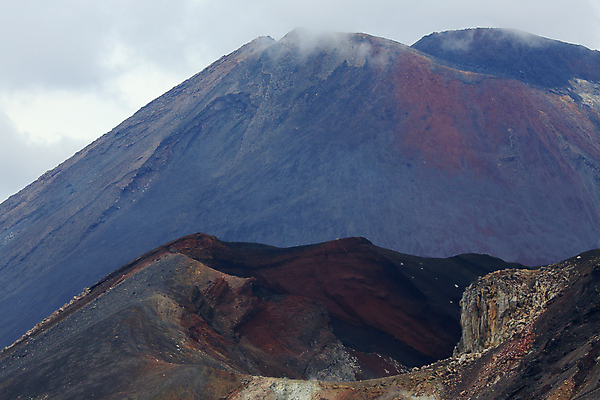 포토 JPG 해외이미지 구름 호수 하늘 새로움 산 따뜻함 사람없음 빨간색 초록색 파란색 반사 등산 하이킹 세계문화유산 폭발 화산 뉴질랜드 에메랄드 분화구 용암 산악지대 건너기 유황 절정 지열 지질학 터키석 해외202105 해외포토 자연요소 교육 컬러 컨셉 모션 레저 트래킹 문화재 오세아니아 보석 파일형식