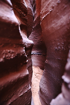 포토 JPG 해외이미지 길 모래 벽 여행 자국 바닥 그림자 사람없음 골짜기 산책 하이킹 사막 탐험 바위 틈 황무지 위험 무서움 통로 아치 영양 좁은 사암 미로 목각 내추럴 깊이 서쪽 지질학 해외202105 해외포토 교육 감정 컨셉 자연 레저 휴식 돌_바위 방향 파일형식