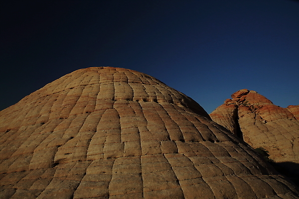 포토 JPG 해외이미지 구름 야생동물 파도 여행 북아메리카 자연 하늘 산 건조 사탕 풍경 사람없음 빨간색 파란색 컬러풀 노란색 일출 미국 절벽 사막 바위 황무지 플랫 언덕 부식 사암 내추럴 고립 취급주의 해외202105 해외포토 자연요소 동물 바다 컬러 디저트 아메리카 경고 노을 돌_바위 생태계 파일형식