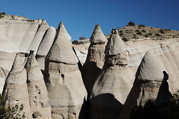포토 JPG 해외이미지 모양 모래 산 멕시코 건조 텐트 풍경 사람없음 파란색 컬러풀 운동 골짜기 절벽 하이킹 사막 바위 흰색 부식 피라미드 좁은 사암 원뿔 목각 천연기념물 강렬 뉴멕시코 서쪽 전국 절정 흥미 해외202105 해외포토 도형 건축물 컬러 컨셉 북아메리카 자연 레저 건강 캠핑도구 돌_바위 방향 랜드마크 파일형식