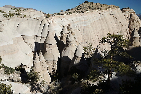 포토 JPG 해외이미지 모양 모래 산 멕시코 건조 텐트 풍경 사람없음 파란색 컬러풀 운동 골짜기 절벽 하이킹 사막 바위 흰색 부식 피라미드 좁은 사암 원뿔 목각 천연기념물 강렬 뉴멕시코 서쪽 전국 절정 흥미 해외202105 해외포토 도형 건축물 컬러 컨셉 북아메리카 자연 레저 건강 캠핑도구 돌_바위 방향 랜드마크 파일형식
