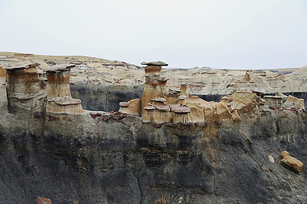 포토 JPG 해외이미지 구름 여행 자연 벽지 하늘 건조 풍경 사람없음 야외 가로 빨간색 컬러풀 검은색 버섯 침묵 고요 황혼 하이킹 사막 바위 황무지 장면 사암 뉴멕시코 특별함 해외202105 해외포토 자연요소 컬러 컨셉 레저 소리 일몰 돌_바위 생태계 파일형식