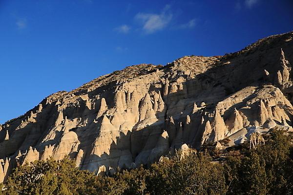 포토 JPG 해외이미지 모양 모래 산 멕시코 건조 텐트 풍경 사람없음 파란색 컬러풀 운동 골짜기 절벽 하이킹 사막 바위 흰색 부식 피라미드 좁은 사암 원뿔 목각 천연기념물 강렬 뉴멕시코 서쪽 전국 절정 흥미 해외202105 해외포토 도형 건축물 컬러 컨셉 북아메리카 자연 레저 건강 캠핑도구 돌_바위 방향 랜드마크 파일형식