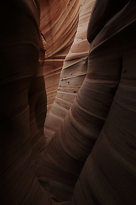 포토 JPG 해외이미지 모래 벽 파도 패턴 오렌지 자연 산 건조 풍경 사람없음 빨간색 파란색 계단 골짜기 미국 고요 줄무늬 사막 바위 개울 동굴 부식 질감 롤 좁은 얼룩말 사암 내추럴 서쪽 전국 해외202105 해외포토 바다 컬러 북아메리카 무늬 과일 강 돌_바위 말_동물 방향 생태계 파일형식