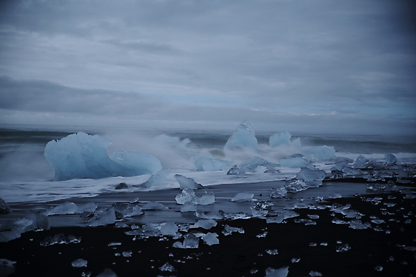 포토 JPG 해외이미지 구름 유럽 모래 파도 바다 여행 백그라운드 자연 하늘 산 파노라마 아이슬란드 사람없음 물 파란색 빛 일출 냉동 얼음 검은색 추위 흰색 시원함 크리스탈 북극 큐브 빙하 용암 빙산 북쪽 거인 석호 발견 내추럴 해외202105 해외포토 자연요소 나라 컬러 촬영기법 노을 광석 극지방 방향 생태계 파일형식