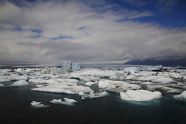 포토 JPG 해외이미지 구름 공원 유럽 호수 파도 바다 여행 백그라운드 겨울 자연 하늘 휴가 산 아이슬란드 풍경 사람없음 야외 물 여름 파란색 글로벌 반사 환경 냉동 얼음 추위 흰색 녹음 북극 빙하 빙산 북쪽 석호 내추럴 웅장함 전국 해외202105 해외포토 자연요소 계절 공공시설 나라 컬러 기록 극지방 방향 생태계 파일형식
