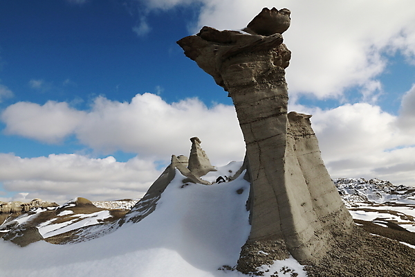 포토 JPG 해외이미지 구름 여행 자연 벽지 하늘 건조 풍경 사람없음 야외 가로 빨간색 컬러풀 검은색 미국 버섯 침묵 고요 황혼 하이킹 사막 바위 황무지 장면 사암 뉴멕시코 특별함 해외202105 해외포토 자연요소 컬러 컨셉 북아메리카 레저 소리 일몰 돌_바위 생태계 파일형식