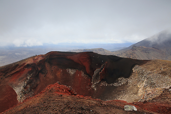 포토 JPG 해외이미지 구름 호수 하늘 새로움 산 따뜻함 사람없음 빨간색 초록색 파란색 반사 등산 하이킹 세계문화유산 폭발 화산 뉴질랜드 에메랄드 분화구 용암 산악지대 건너기 유황 절정 지열 지질학 터키석 해외202105 해외포토 자연요소 교육 컬러 컨셉 모션 레저 트래킹 문화재 오세아니아 보석 파일형식