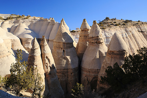 포토 JPG 해외이미지 모양 모래 산 멕시코 건조 텐트 풍경 사람없음 파란색 컬러풀 운동 골짜기 절벽 하이킹 사막 바위 흰색 부식 피라미드 좁은 사암 원뿔 목각 천연기념물 강렬 뉴멕시코 서쪽 전국 절정 흥미 해외202105 해외포토 도형 건축물 컬러 컨셉 북아메리카 자연 레저 건강 캠핑도구 돌_바위 방향 랜드마크 파일형식