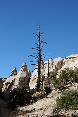 포토 JPG 해외이미지 모양 모래 산 멕시코 건조 텐트 풍경 사람없음 파란색 컬러풀 운동 골짜기 절벽 하이킹 사막 바위 흰색 부식 피라미드 좁은 사암 원뿔 목각 천연기념물 강렬 뉴멕시코 서쪽 전국 절정 흥미 해외202105 해외포토 도형 건축물 컬러 컨셉 북아메리카 자연 레저 건강 캠핑도구 돌_바위 방향 랜드마크 파일형식