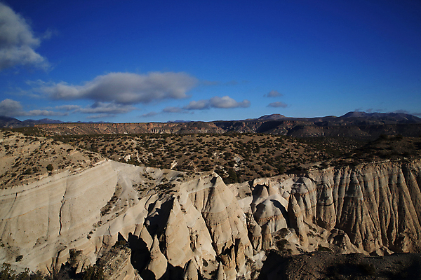 포토 JPG 해외이미지 모양 모래 산 멕시코 건조 텐트 풍경 사람없음 파란색 컬러풀 운동 골짜기 절벽 하이킹 사막 바위 흰색 부식 피라미드 좁은 사암 원뿔 목각 천연기념물 강렬 뉴멕시코 서쪽 전국 절정 흥미 해외202105 해외포토 도형 건축물 컬러 컨셉 북아메리카 자연 레저 건강 캠핑도구 돌_바위 방향 랜드마크 파일형식