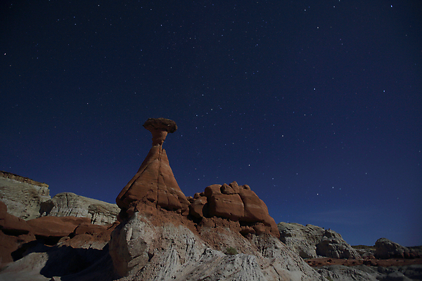 포토 JPG 해외이미지 여행 자연 건조 풍경 사람없음 야외 미국 버섯 절벽 하이킹 사막 암석 바위 부식 사암 멀리 지질학 해외202105 해외포토 교육 북아메리카 레저 돌_바위 생태계 파일형식