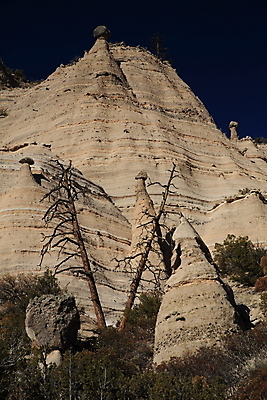 포토 JPG 해외이미지 모양 모래 산 멕시코 건조 텐트 풍경 사람없음 파란색 컬러풀 운동 골짜기 절벽 하이킹 사막 바위 흰색 부식 피라미드 좁은 사암 원뿔 목각 천연기념물 강렬 뉴멕시코 서쪽 전국 절정 흥미 해외202105 해외포토 도형 건축물 컬러 컨셉 북아메리카 자연 레저 건강 캠핑도구 돌_바위 방향 랜드마크 파일형식