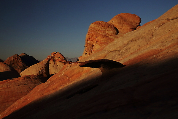 포토 JPG 해외이미지 구름 야생동물 파도 여행 북아메리카 자연 하늘 산 건조 사탕 풍경 사람없음 빨간색 파란색 컬러풀 노란색 일출 미국 절벽 사막 바위 황무지 플랫 언덕 부식 사암 내추럴 고립 취급주의 해외202105 해외포토 자연요소 동물 바다 컬러 디저트 아메리카 경고 노을 돌_바위 생태계 파일형식