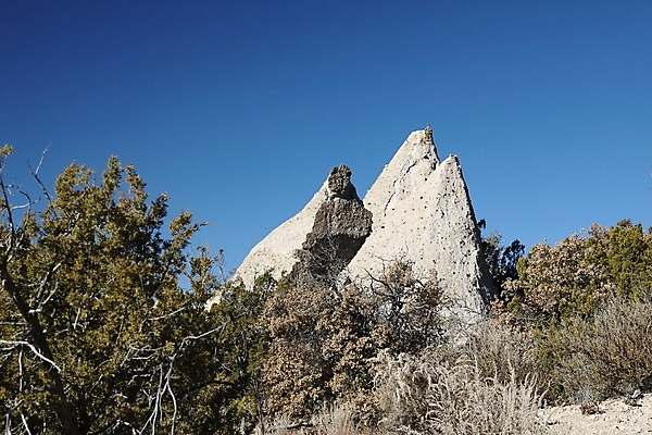 포토 JPG 해외이미지 모양 모래 산 멕시코 건조 텐트 풍경 사람없음 파란색 컬러풀 운동 골짜기 절벽 하이킹 사막 바위 흰색 부식 피라미드 좁은 사암 원뿔 목각 천연기념물 강렬 뉴멕시코 서쪽 전국 절정 흥미 해외202105 해외포토 도형 건축물 컬러 컨셉 북아메리카 자연 레저 건강 캠핑도구 돌_바위 방향 랜드마크 파일형식