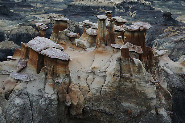 포토 JPG 해외이미지 구름 여행 자연 벽지 하늘 건조 풍경 사람없음 야외 가로 빨간색 컬러풀 검은색 버섯 침묵 고요 황혼 하이킹 사막 바위 황무지 장면 사암 뉴멕시코 특별함 해외202105 해외포토 자연요소 컬러 컨셉 레저 소리 일몰 돌_바위 생태계 파일형식