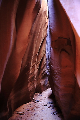 포토 JPG 해외이미지 길 모래 벽 여행 자국 바닥 그림자 사람없음 골짜기 산책 하이킹 사막 탐험 틈 황무지 위험 무서움 통로 아치 영양 좁은 사암 미로 목각 내추럴 깊이 서쪽 지질학 해외202105 해외포토 교육 감정 컨셉 자연 레저 휴식 돌_바위 방향 파일형식