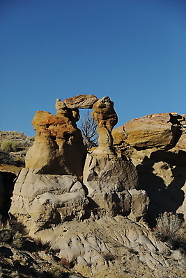 포토 JPG 해외이미지 구름 자연 벽지 하늘 풍경 사람없음 야외 가로 빨간색 컬러풀 검은색 미국 버섯 침묵 고요 황혼 하이킹 사막 바위 황무지 장면 사암 뉴멕시코 특별함 해외202105 해외포토 자연요소 컬러 컨셉 북아메리카 레저 소리 일몰 돌_바위 생태계 파일형식