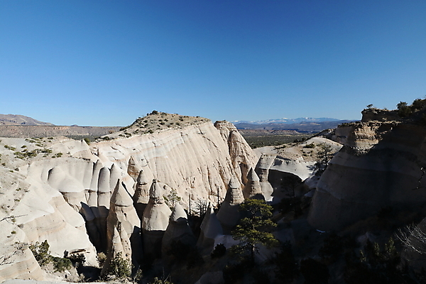 포토 JPG 해외이미지 모양 모래 산 멕시코 건조 텐트 풍경 사람없음 파란색 컬러풀 운동 골짜기 절벽 하이킹 사막 바위 흰색 부식 피라미드 좁은 사암 원뿔 목각 천연기념물 강렬 뉴멕시코 서쪽 전국 절정 흥미 해외202105 해외포토 도형 건축물 컬러 컨셉 북아메리카 자연 레저 건강 캠핑도구 돌_바위 방향 랜드마크 파일형식