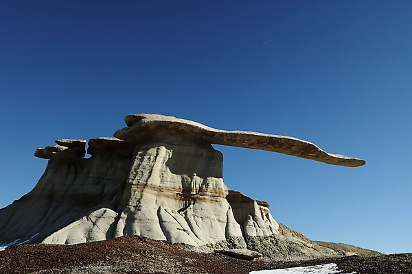 포토 JPG 해외이미지 구름 모래 여행 날개 자연 하늘 새로움 멕시코 건조 풍경 사람없음 야외 파란색 갈색 미국 사막 황무지 균열 균형 왕 부식 공룡 사암 멀리 뉴멕시코 옛날 지질학 특별함 해외202105 해외포토 자연요소 교육 컬러 컨셉 북아메리카 파충류 모션 돌_바위 생태계 파일형식