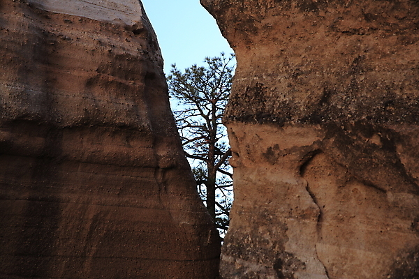 포토 JPG 해외이미지 모양 모래 산 멕시코 건조 텐트 풍경 사람없음 파란색 컬러풀 운동 골짜기 절벽 하이킹 사막 바위 흰색 부식 피라미드 좁은 사암 원뿔 목각 천연기념물 강렬 뉴멕시코 서쪽 전국 절정 흥미 해외202105 해외포토 도형 건축물 컬러 컨셉 북아메리카 자연 레저 건강 캠핑도구 돌_바위 방향 랜드마크 파일형식