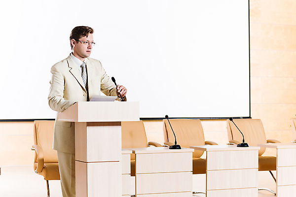 포토 JPG 해외이미지 백인 직업 남자 비즈니스 사업가 통신 성공 회의 그래프 갈색머리 한명 소년 성인 사무실 자료 정보 업무 비즈니스맨 홀 발표 대표 마이크 리더 상업 경영 마케팅 세미나 지휘대 해외202004 해외202105 해외포토 서양인 1 헤어스타일 어린이 음향기기 컨셉 사람 공간 작업 직장인 파일형식