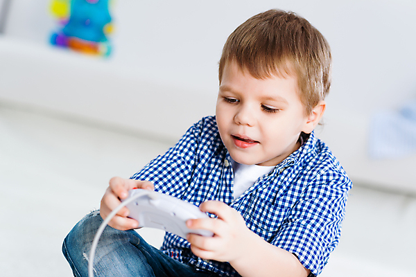 포토 JPG 해외이미지 백인 1 남자 행복 어린이 놀이 성공 주택 실내 한명 사람 인종 소년 취미 가로 컴퓨터 스크린 텔레비전 기쁨 게임 잡기 우승 휴게실 연도 집중 흥분 슛 위로 관리자 심각 옛날 해외202004 해외202105 해외포토 서양인 감정 컨셉 모션 내부 건물 전자제품 최고 파일형식