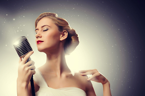 포토 JPG 해외이미지 모델 여자 별 음악 노래 갈색머리 한명 사람 이벤트 파티 유행 어둠 소리 콘서트 공연 연주자 음악가 가수 무대 표현 악단 우아함 시원함 마이크 클럽 디스코 오디오 팝 생존 효과 해외202004 해외202105 해외포토 자연요소 직업 1 헤어스타일 음향기기 컨셉 문화예술 전자제품 춤 파일형식