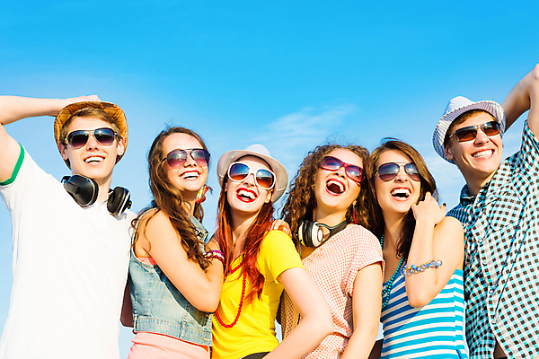 포토 JPG 해외이미지 백인 라이프스타일 커플 응시 여자 남자 행복 얼굴 음악 포옹 기념 아이디어 웃음 사람 소년 여러명 성인 야외 파란색 친구 햇빛 태양 파티 일몰 우정 기쁨 에너지 축하 표현 춤 뜨거움 4 그룹 시원함 흥분 해외202004 해외202105 해외포토 자연요소 서양인 시선 감정 어린이 컬러 다수 컨셉 관계 안기 문화예술 표정 이벤트 생활 신체부위 숫자 노을 파일형식