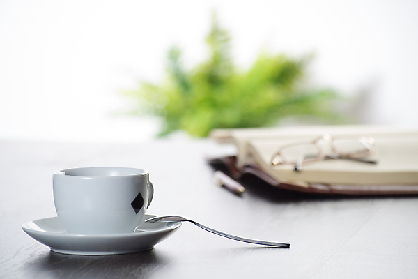 포토 JPG 해외이미지 교육 종이 커피 음료 백그라운드 컨셉 비즈니스 탁자 아침 콩 아이디어 사람없음 책 컵 학습 독서 갈색 다이어리 검은색 쪽지 어둠 공백 카페 머그컵 흰색 신선 오픈 뜨거움 편지 읽기 책상 상쾌 문서 아로마 문학 페이지 양장본 에스프레소 구성 모카 카페인 해외202004 해외202105 해외포토 주간 식기 감정 컬러 가구 모션 곡류 상점 사무용품 파일형식