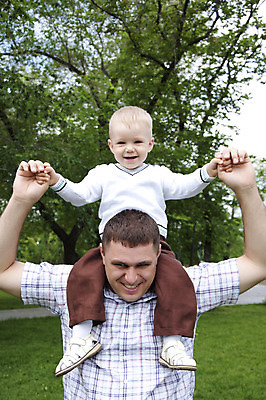 포토 JPG 해외이미지 백인 응시 남자 행복 감정 어린이 백그라운드 2 가족 관계 모션 자연 놀이 휴식 함께함 관리 사랑 미소 사람 소년 성인 야외 두명 초록색 파란색 컬러풀 점프 기쁨 게임 아기 잡기 아빠 달콤 작음 해외202004 해외202105 해외포토 서양인 시선 컬러 컨셉 표정 맛 크기 생태계 파일형식
