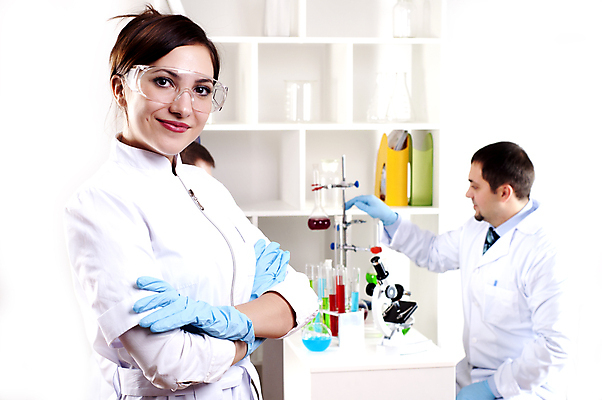 포토 JPG 해외이미지 백인 직업 응시 여자 남자 행복 포즈 백그라운드 청진기 노동자 실내 건강 병원 3 서기 미소 사람 성인 두명 약 기계 방 고통 환자 간호사 의사 코트 흰색 기구 공구 업무 극장 직원 외과 해외202004 해외202105 해외포토 서양인 시선 감정 컬러 의학 의료기기 모션 표정 내부 외투 의료진 도구 작업 파일형식