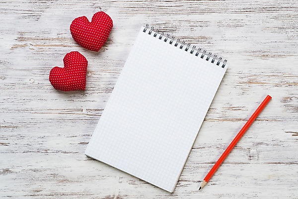 포토 JPG 해외이미지 모양 디자인 종이 결혼 컨셉 데이트 탁자 휴가 아이디어 함께함 발렌타인데이 창조 선물 사랑 미술 이벤트 사람없음 목재 빨간색 파란색 연필 갈색 공백 꿈 낭만 신혼여행 흰색 하트 축하 유혹 심볼 오브젝트 열정 약혼 시트 해외202004 해외202105 해외포토 나무 감정 컬러 가구 재료 데이이벤트 문화예술 학용품 필기구 약속 파일형식