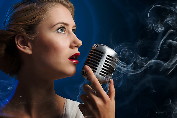 포토 JPG 해외이미지 모델 여자 별 음악 노래 갈색머리 한명 사람 이벤트 파티 유행 어둠 소리 콘서트 공연 연주자 음악가 가수 무대 표현 악단 우아함 시원함 마이크 클럽 디스코 오디오 팝 생존 효과 해외202004 해외202105 해외포토 자연요소 직업 1 헤어스타일 음향기기 컨셉 문화예술 전자제품 춤 파일형식