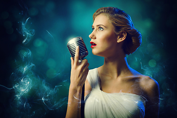 포토 JPG 해외이미지 모델 여자 별 음악 노래 갈색머리 한명 사람 이벤트 파티 유행 어둠 소리 콘서트 공연 연주자 음악가 가수 무대 표현 악단 우아함 시원함 마이크 클럽 디스코 오디오 팝 생존 효과 해외202004 해외202105 해외포토 자연요소 직업 1 헤어스타일 음향기기 컨셉 문화예술 전자제품 춤 파일형식