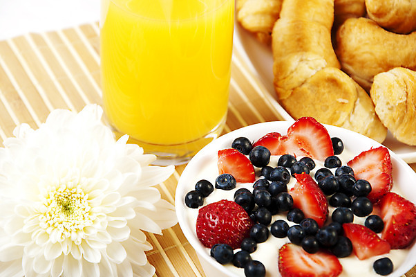 포토 JPG 해외이미지 식기 영어 열매 음식 백그라운드 과일 재료 유리 딸기 디저트 영국 건강 요리 사람 잔디 사람없음 가로 여름 파티 주방 숟가락 식사 추위 금지 테니스 기구 신선 고명 사발 달콤 상품 시원함 6월 5월 먹기 크림 블루베리 레시피 푸딩 7월 핸드메이드 해외202004 해외202105 해외포토 식물 문자 계절 유럽 모션 재질 수저 이벤트 구기 날짜 사기그릇 맛 파일형식