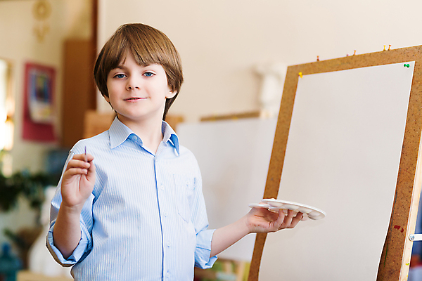 포토 JPG 해외이미지 백인 교육 행복 어린이 교실 학교 가족 수업 실내 창조 미술 한명 소년 취미 내부 학습 강사 교사 페인트 유치원 놀이방 육아 잡기 붓 그리기 그룹 클럽 그림 예술가 페인트붓 화가 개발 돌봄 초보 헬프 해외202004 해외202105 해외포토 서양인 직업 1 남자 감정 관계 모션 문화예술 사람 도움 파일형식