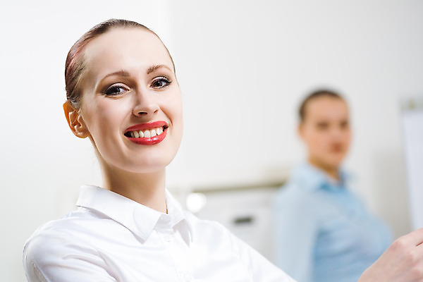 포토 JPG 해외이미지 직업 여자 행복 백그라운드 회사 비즈니스 성공 협력 미소 사람 정장 성인 내부 두명 파란색 사무실 환경 신선 업무 비즈니스맨 비즈니스우먼 자신감 우아함 집중 분석 동료 컨설턴트 문서 바쁨 경영 블러 정중 해외202004 해외202105 해외포토 옷 남자 감정 컬러 컨셉 관계 표정 작업 직장인 전문직 상담 파일형식