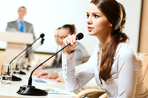 포토 JPG 해외이미지 백인 직업 라이프스타일 응시 여자 남자 행복 비즈니스 사업가 통신 성공 회의 한명 사람 앉기 성인 학습 사무실 듣기 잡기 비즈니스맨 비즈니스우먼 발표 그룹 대표 동료 경영자 세미나 해외202004 해외202105 해외포토 서양인 1 시선 교육 감정 컨셉 관계 모션 생활 직장인 리더 파일형식